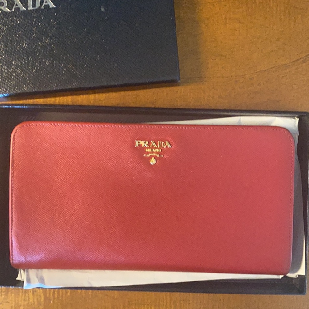 Prada Saffiano Wallet *AUTHENTIC*